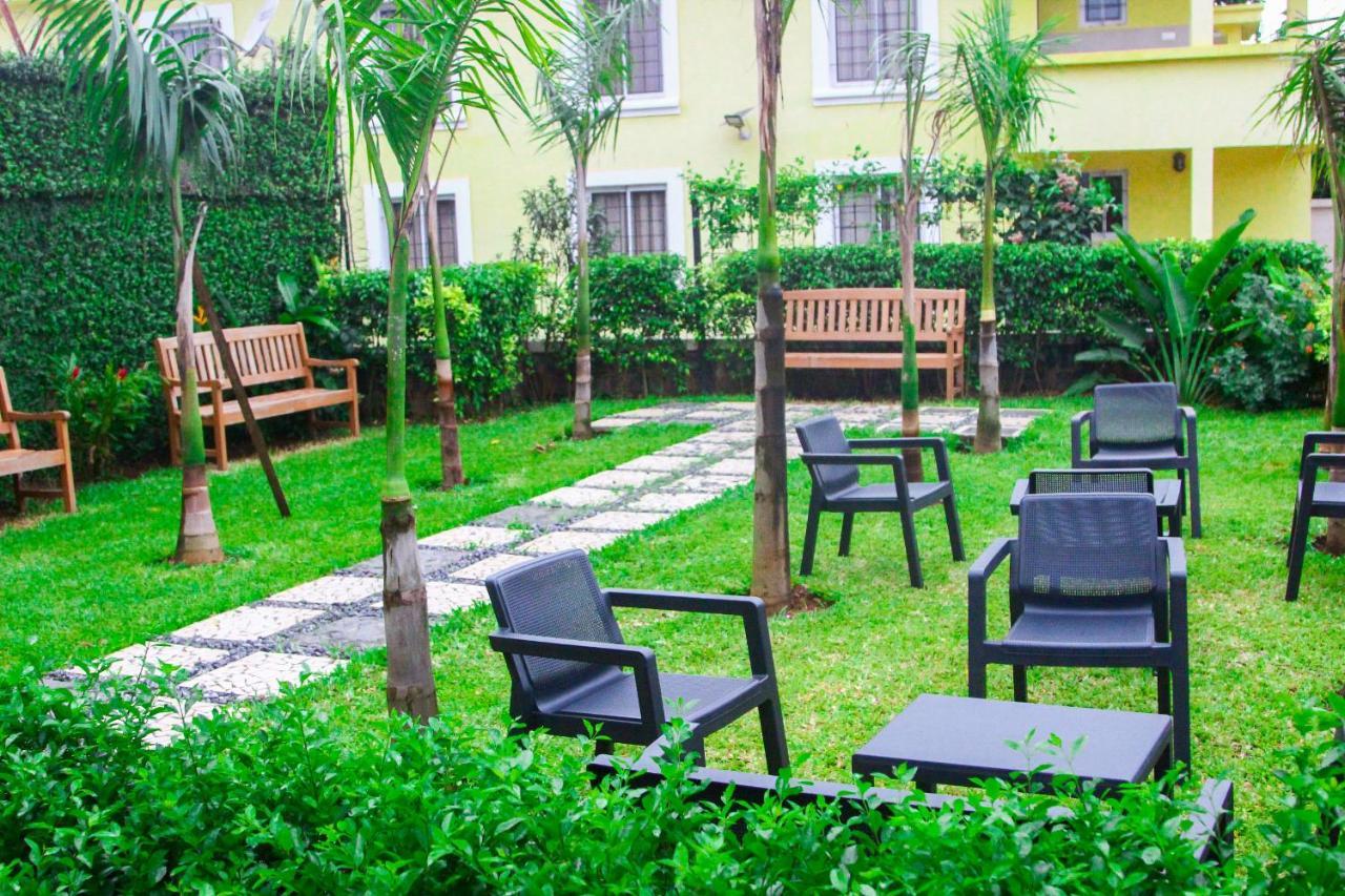 Riad Prince Louis Yaounde Bagian luar foto