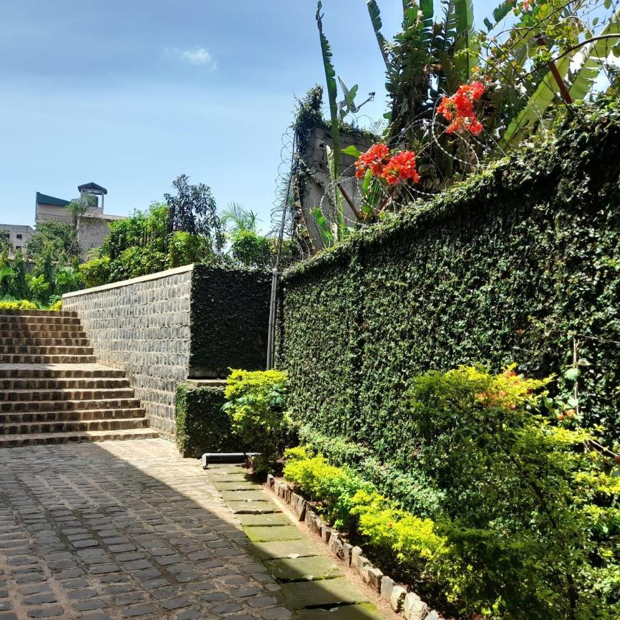 Riad Prince Louis Yaounde Bagian luar foto